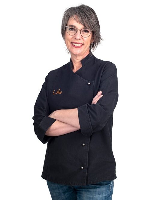 Lola Rodriguez, una auténtica chef profesional apasionada de las clases de cocina en Madrid. Lola es sinónimo de diversión y profesionalidad.