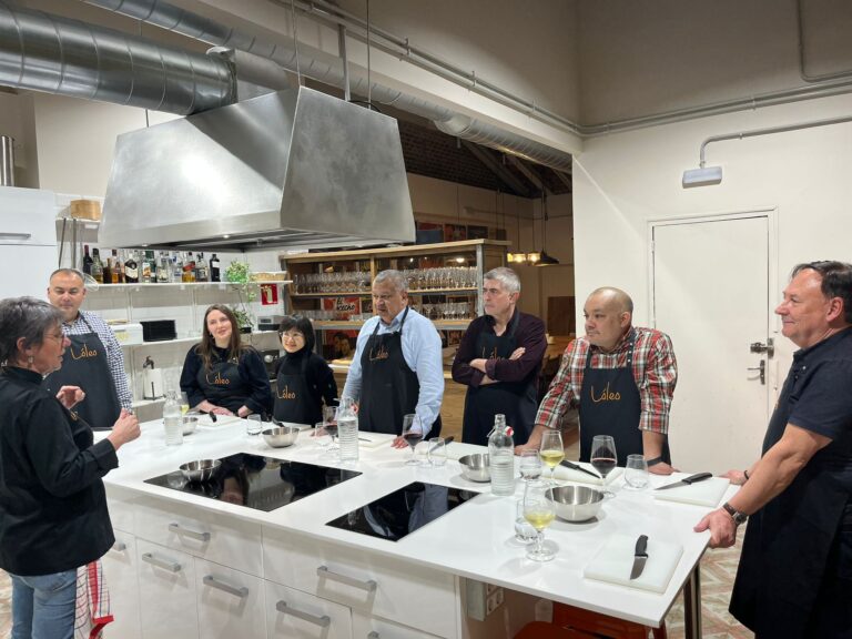 Organización teambuilding gastronómico en Madrid en la escuela de cocina Lóleo