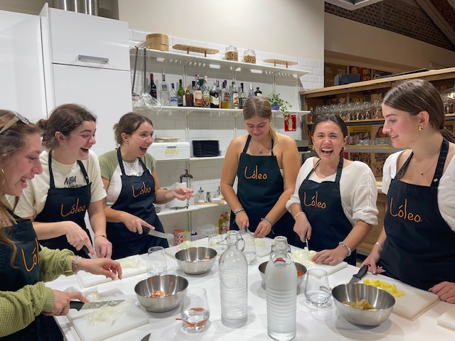 Study in Madrid can be a great experiencie, you can enjoy a cooking class at Loleo.