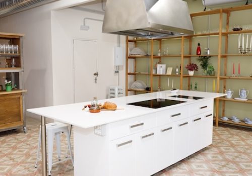 Esta es la cocina profesional de la escuela de cocina Lóleo. Un espacio ideal para rodajes gastronómicos, para organizar talleres gastronómicos y clases de cocina española.